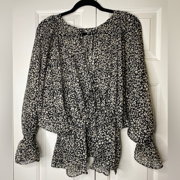 Grade & Gather Leopard Print Blouse. Size: SM - Picture 3 of 7